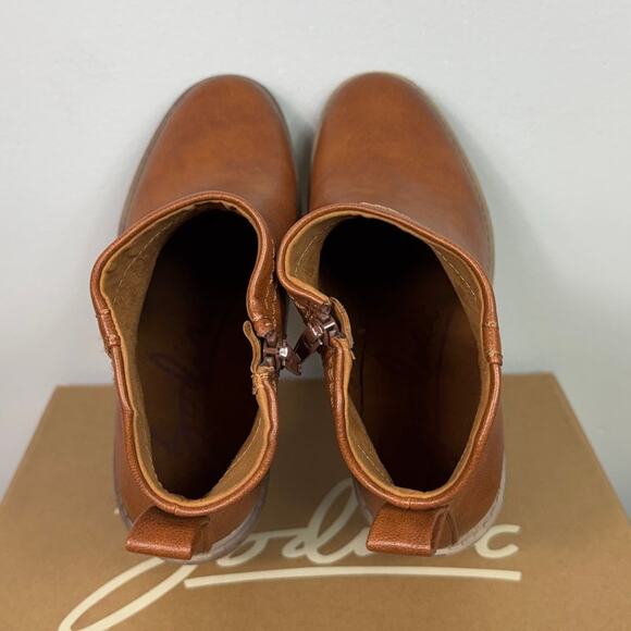 New Zodiac Women's Greyson Lug-Sole Boots in Cognac Faux Leather Women's Size 8 - Picture 7 of 9
